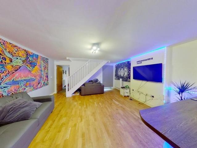 4 bedroom townhouse to rent