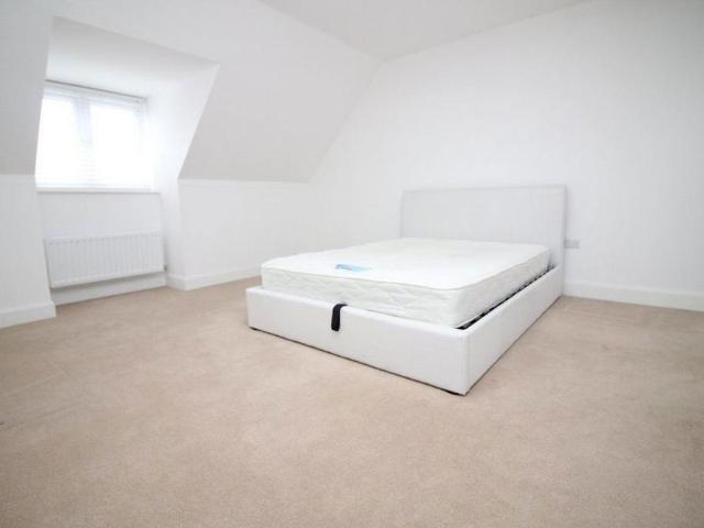 4 bedroom townhouse to rent