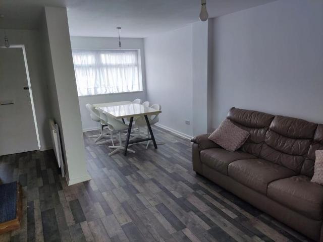 4 bedroom townhouse to rent