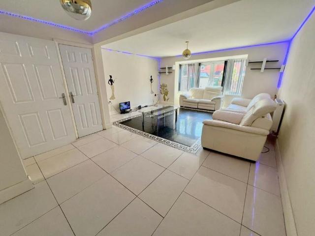 4 bedroom townhouse to rent