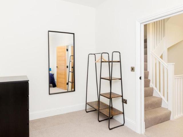4 bedroom townhouse to rent