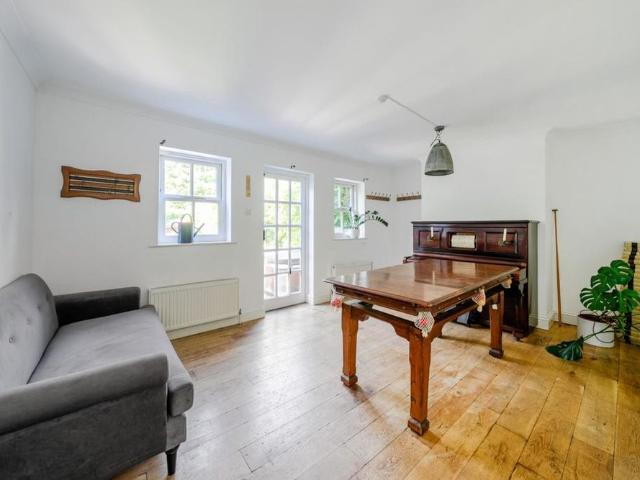 4 bedroom townhouse to rent