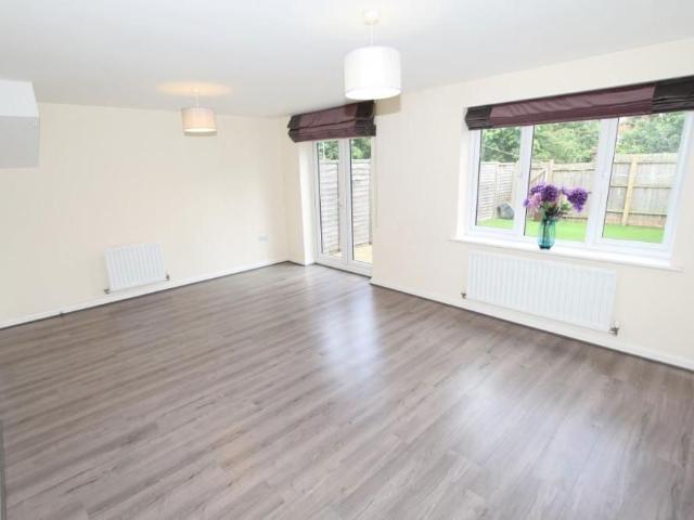 4 bedroom townhouse to rent