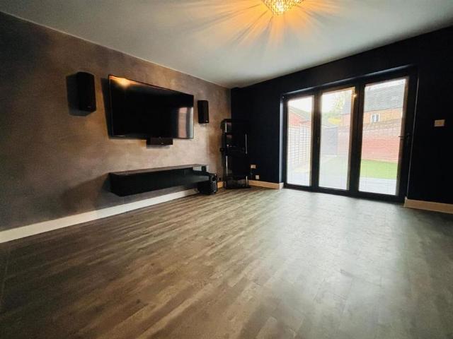 4 bedroom townhouse to rent