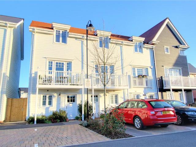 4 bedroom townhouse to rent