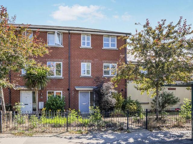 4 bedroom townhouse to rent