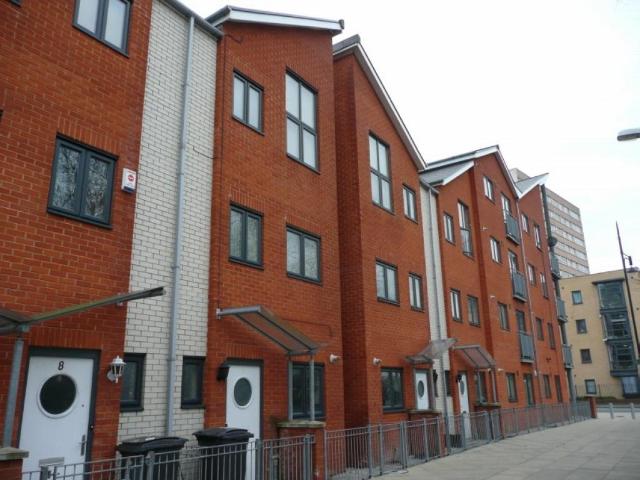 4 bedroom townhouse to rent
