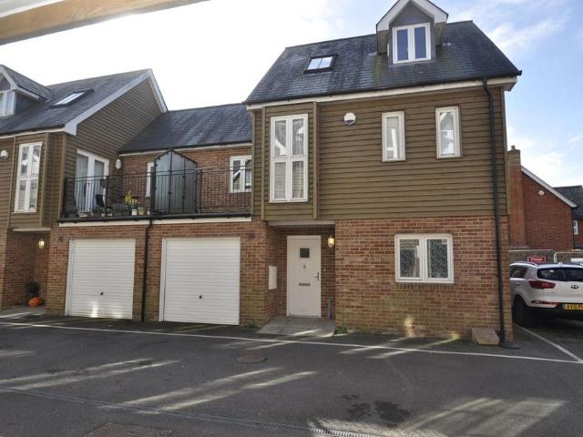 4 bedroom townhouse to rent