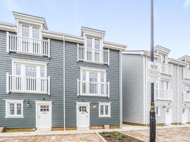 4 bedroom townhouse to rent