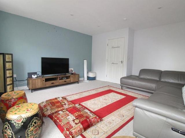 4 bedroom townhouse to rent