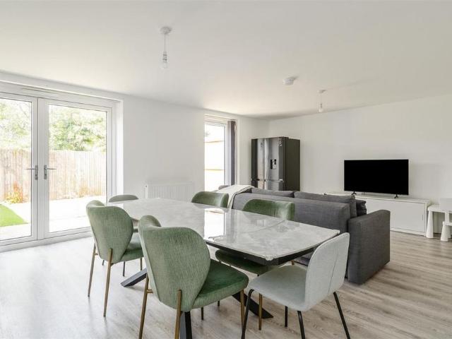 4 bedroom townhouse to rent