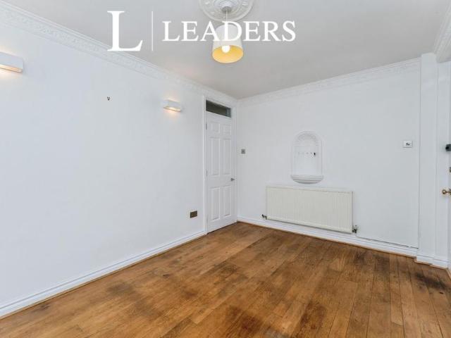 4 bedroom townhouse to rent