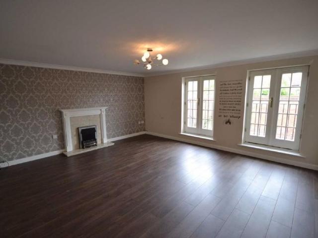 4 bedroom townhouse to rent