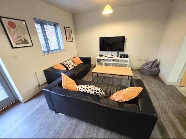 4 bedroom townhouse to rent