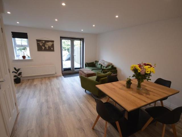 4 bedroom townhouse to rent