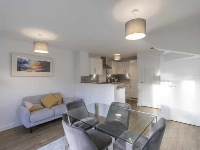 4 bedroom townhouse to rent