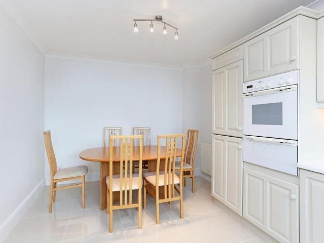 4 bedroom townhouse to rent
