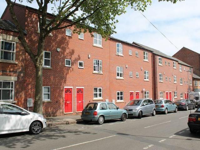 4 bedroom townhouse to rent