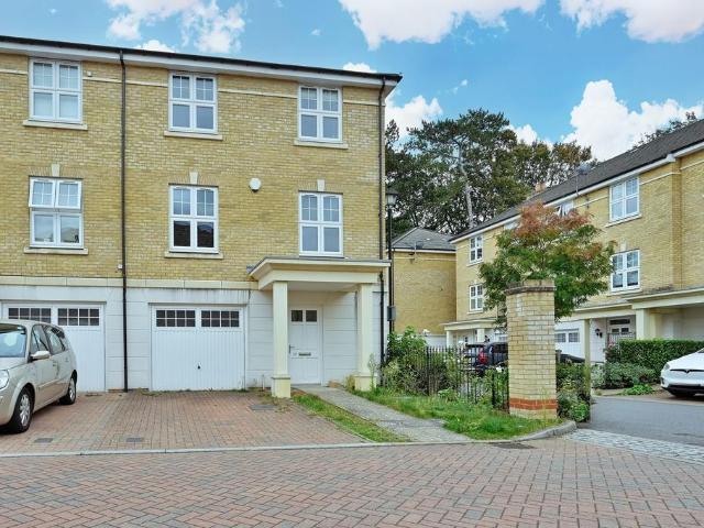 4 bedroom townhouse to rent