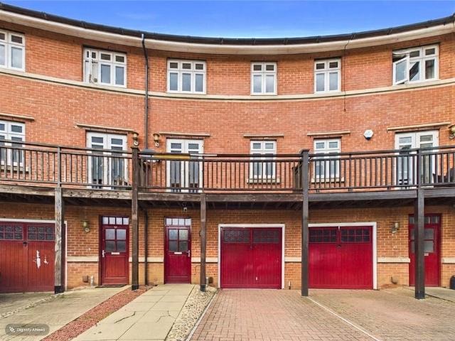 4 bedroom townhouse to rent