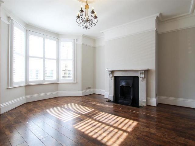 4 bedroom townhouse to rent
