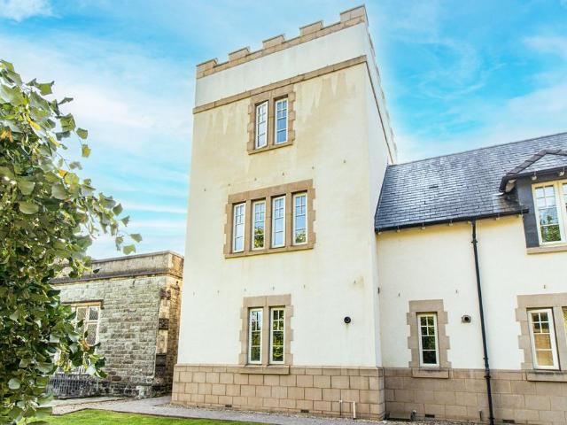 4 bedroom townhouse to rent