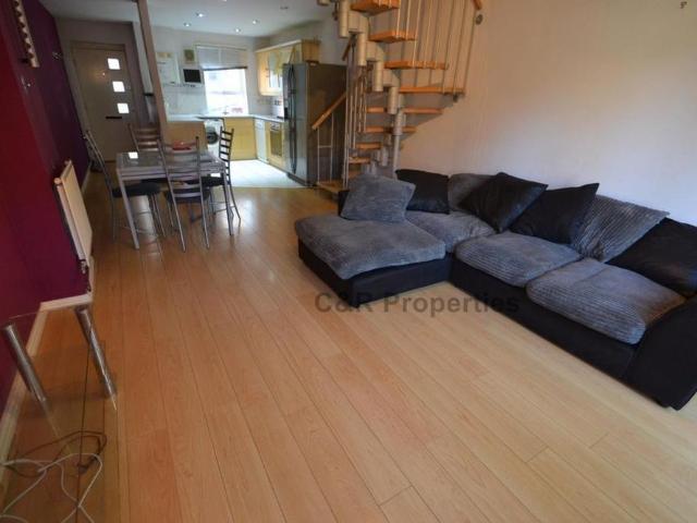 4 bedroom townhouse to rent