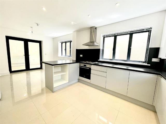 4 bedroom townhouse to rent