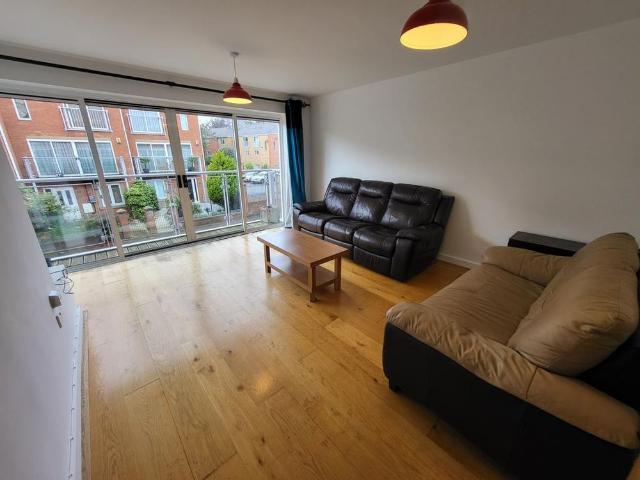 4 bedroom townhouse to rent