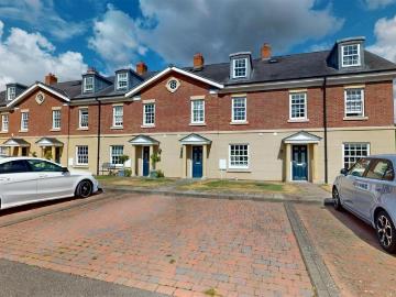 4 bedroom townhouse to rent