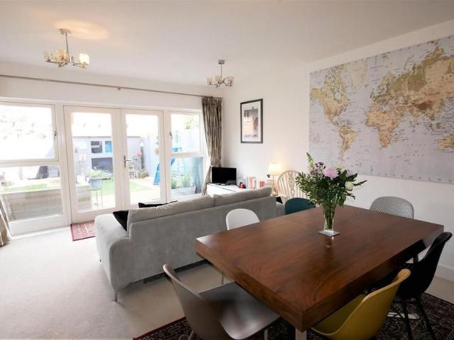 4 bedroom townhouse to rent