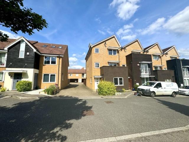4 bedroom townhouse to rent