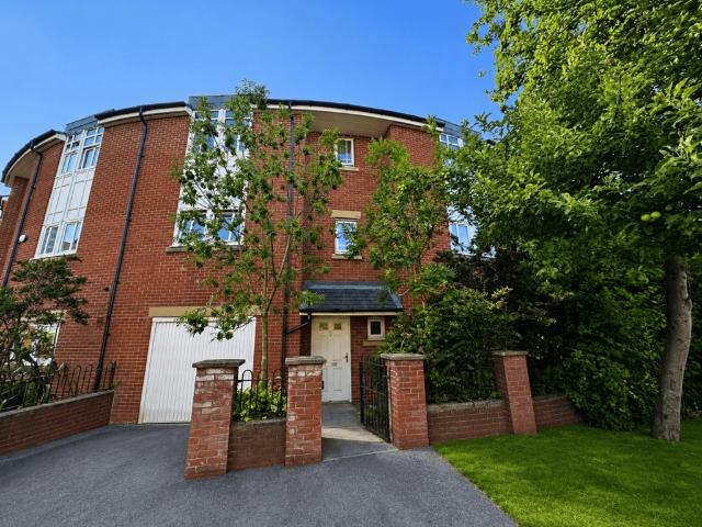 4 bedroom townhouse to rent