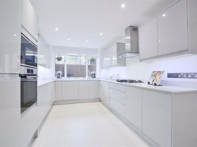 4 bedroom townhouse to rent