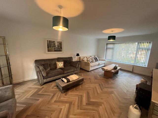 4 bedroom townhouse to rent