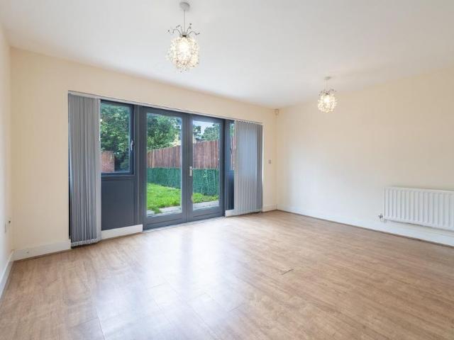 4 bedroom townhouse to rent