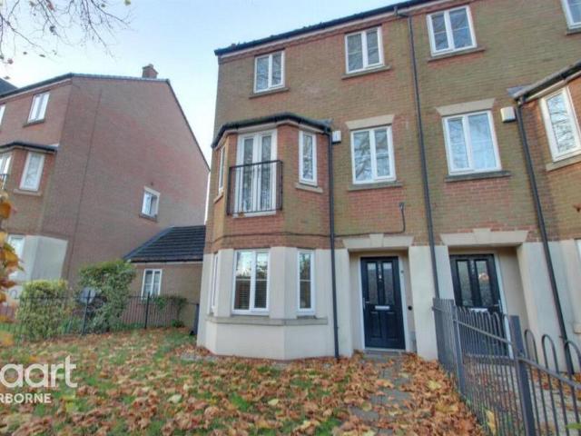 4 bedroom townhouse to rent