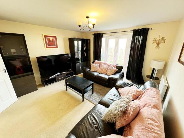 4 bedroom townhouse to rent