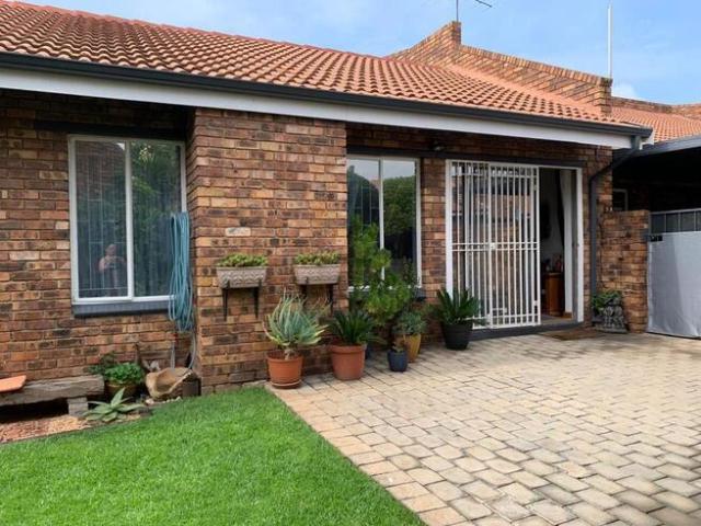 4 Bedroom Townhouse to Rent in Brentwood Park