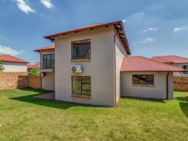 4 Bedroom Townhouse To Rent in Broadacres