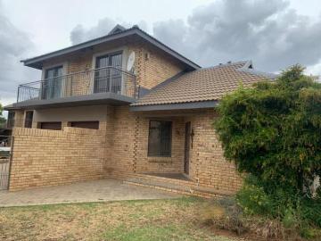 4 Bedroom Townhouse to Rent in Langenhovenpark
