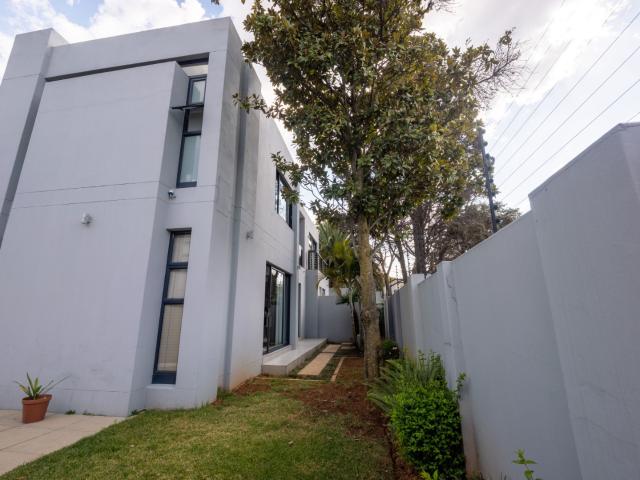 4 Bedroom Townhouse To Rent in Sandown