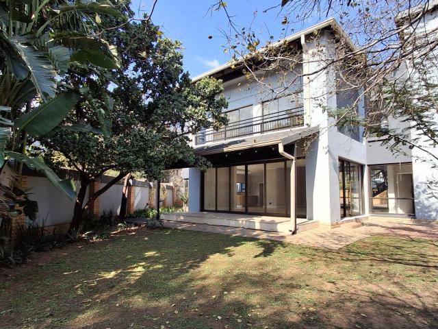 4 Bedroom Townhouse To Rent in Waterkloof Ridge
