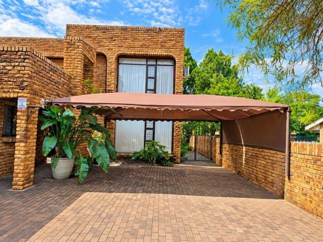 4 Bedroom Townhouse to Rent in Wilkoppies