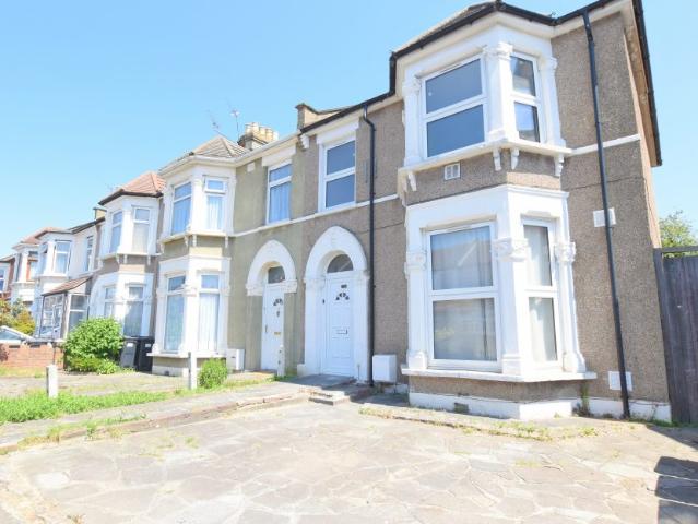 4 Bedroom To Rent in Cambridge Road, Ilford, IG3