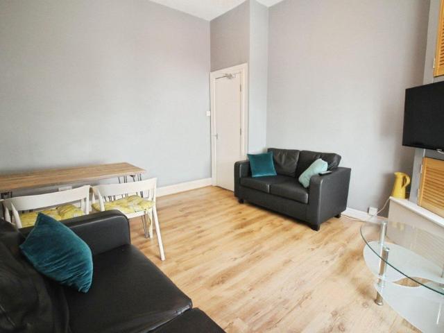 4 bedroom terraced apartment to rent