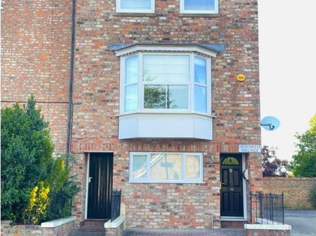 4 bedroom end of terrace house for sale