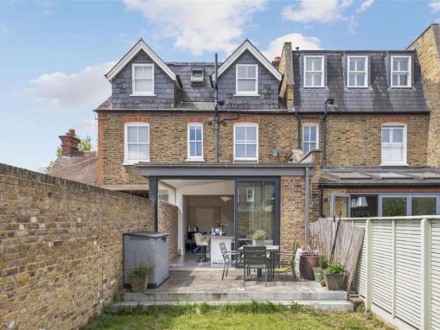 4 Bedroom Terraced House
