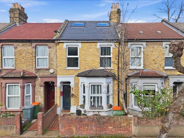 4 Bedroom Terraced House