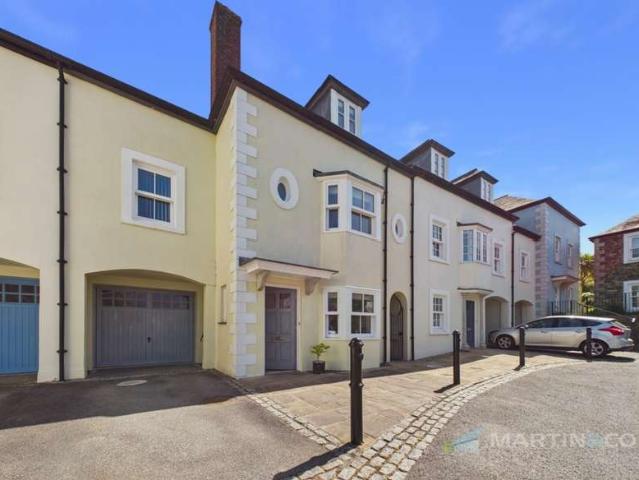 4 Bedroom Terraced House